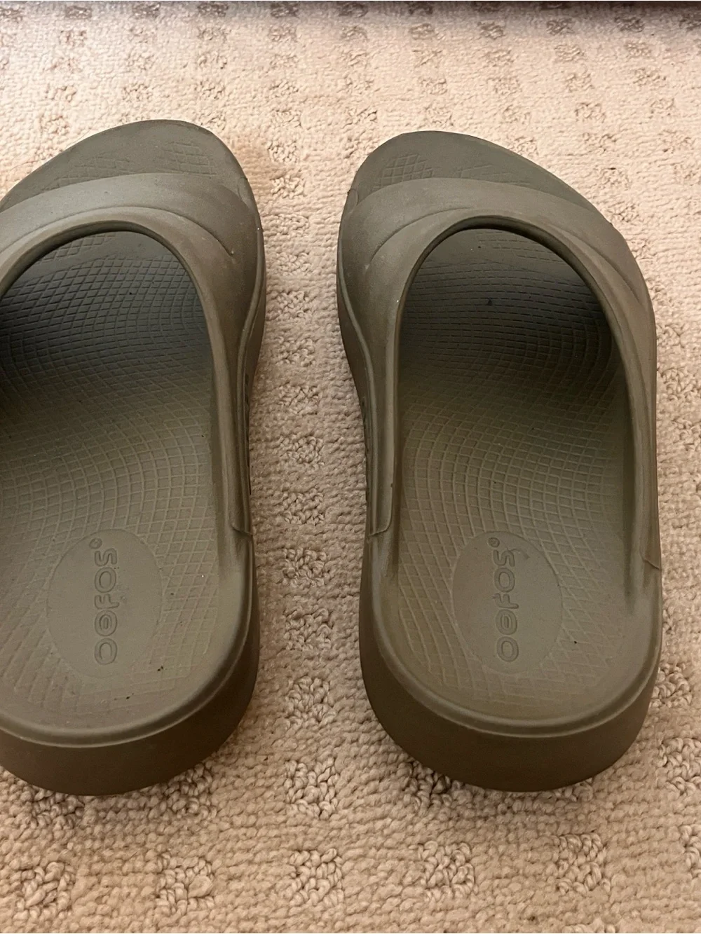 OOFOS Olive Green Women’s Recovery Slide Size 6